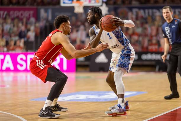 牌与球队的 牌与球队的